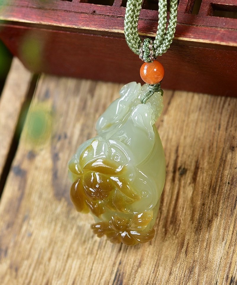 秒殺價 天然和田玉糖料蓮藕花吊墜 - 吊飾/掛飾 - 玉石 