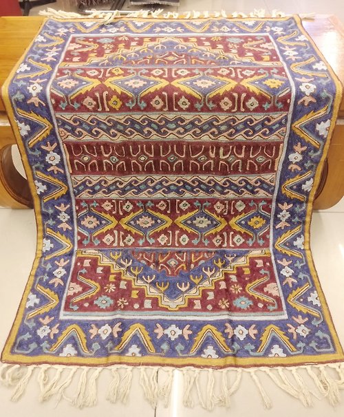 Inyatra｜喀什米爾手工披肩及地毯 印度喀什米爾 手工刺繡絲質中型地毯 121x76 — 壁畫