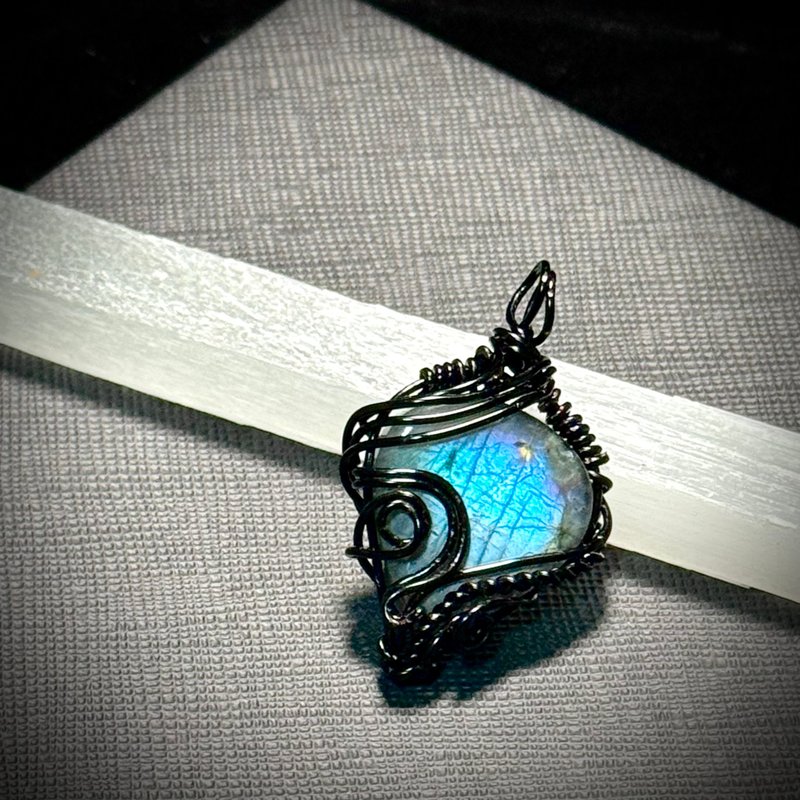 【墟影】 金屬編織 拉長石項鍊 - 項鍊 - 水晶 藍色