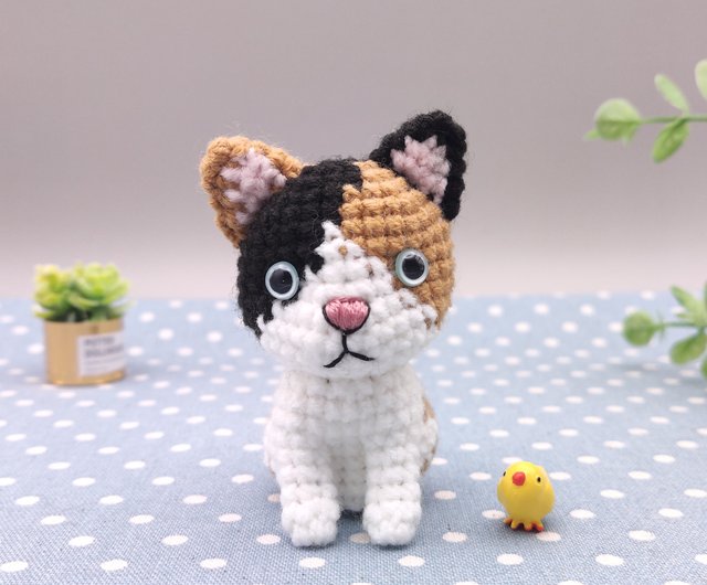 入荷】小さな三毛猫の手作りかぎ針編み人形 - ショップ Jiao Jiao Meow Hand Made 人形・フィギュア - Pinkoi