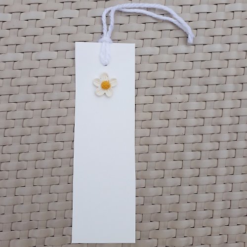 luckyhandmade246 A bookmark with flower floral theme, white color and can write greeting
