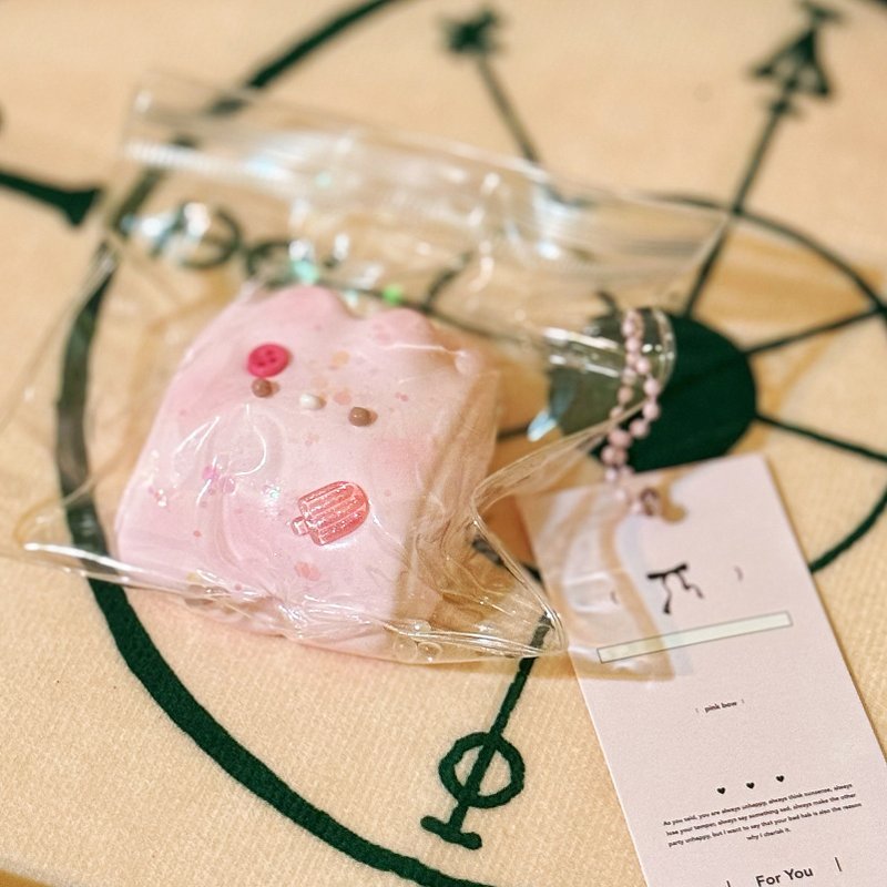 草莓牛奶方塊酥丨粉色系手作捏捏慢回彈玩具丨彌雅原創設計 - 手鍊/手環 - 其他材質 粉紅色