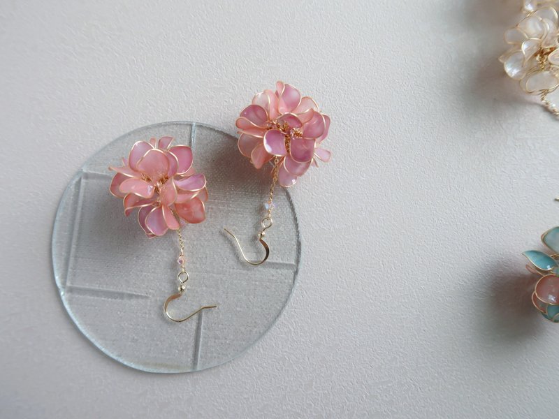 心花開 花球耳環 粉紫色-手作水晶花 樹脂飾品 禮物 閨蜜飾品 - 耳環/耳夾/耳骨夾 - 樹脂 粉紅色