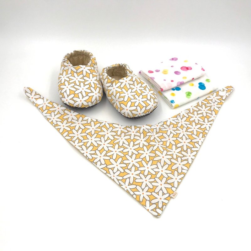 白花黃底-彌月寶寶禮盒(學步鞋/寶寶鞋/嬰兒鞋+2手帕+領巾) - 滿月禮物 - 棉．麻 黃色