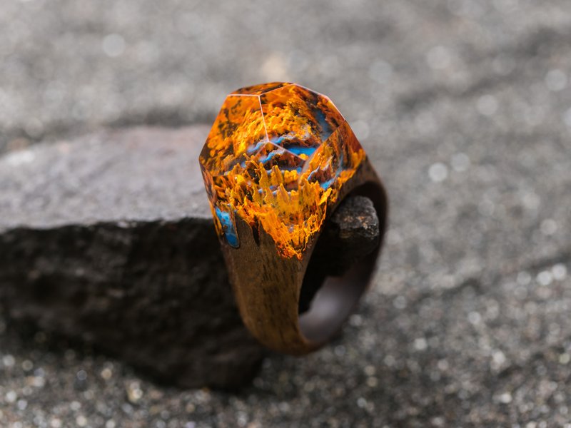 Ring Colors of Autumn 由胡桃木和透明色樹脂製成 - 戒指 - 木頭 橘色