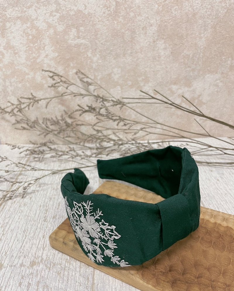 Embroidered headband - Chao Yan (wide dark green) - เครื่องประดับผม - ผ้าฝ้าย/ผ้าลินิน หลากหลายสี