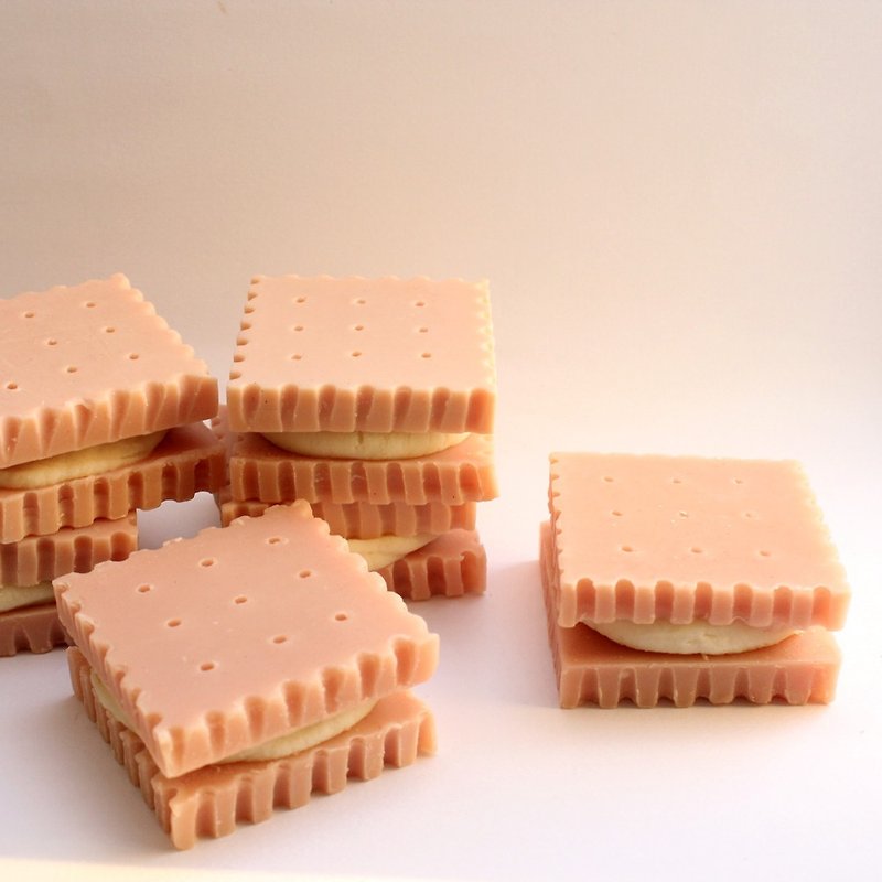 "Natural tasty" strawberry biscuits handmade soap - graduation small ceremony - ผลิตภัณฑ์ล้างมือ - พืช/ดอกไม้ สึชมพู