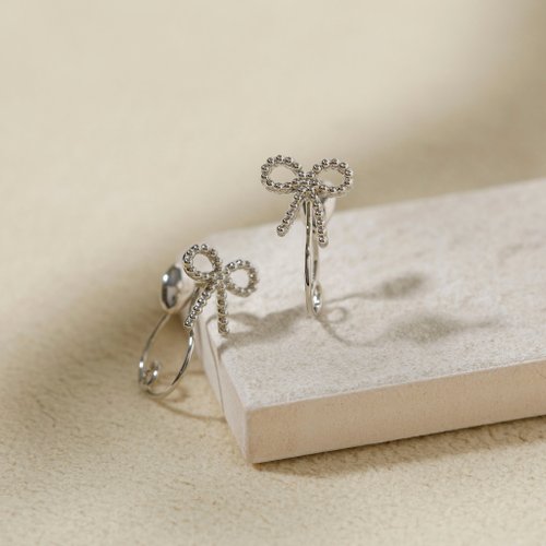in the mirror petit ribbon loop-fit earring SV ループフィットイヤリング ミニリボン シルバー