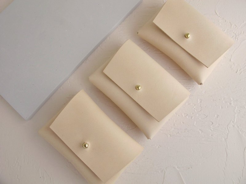 Minimalist style small leather pouch / keybag / coin bag _Butter - ที่เก็บนามบัตร - หนังแท้ สีกากี