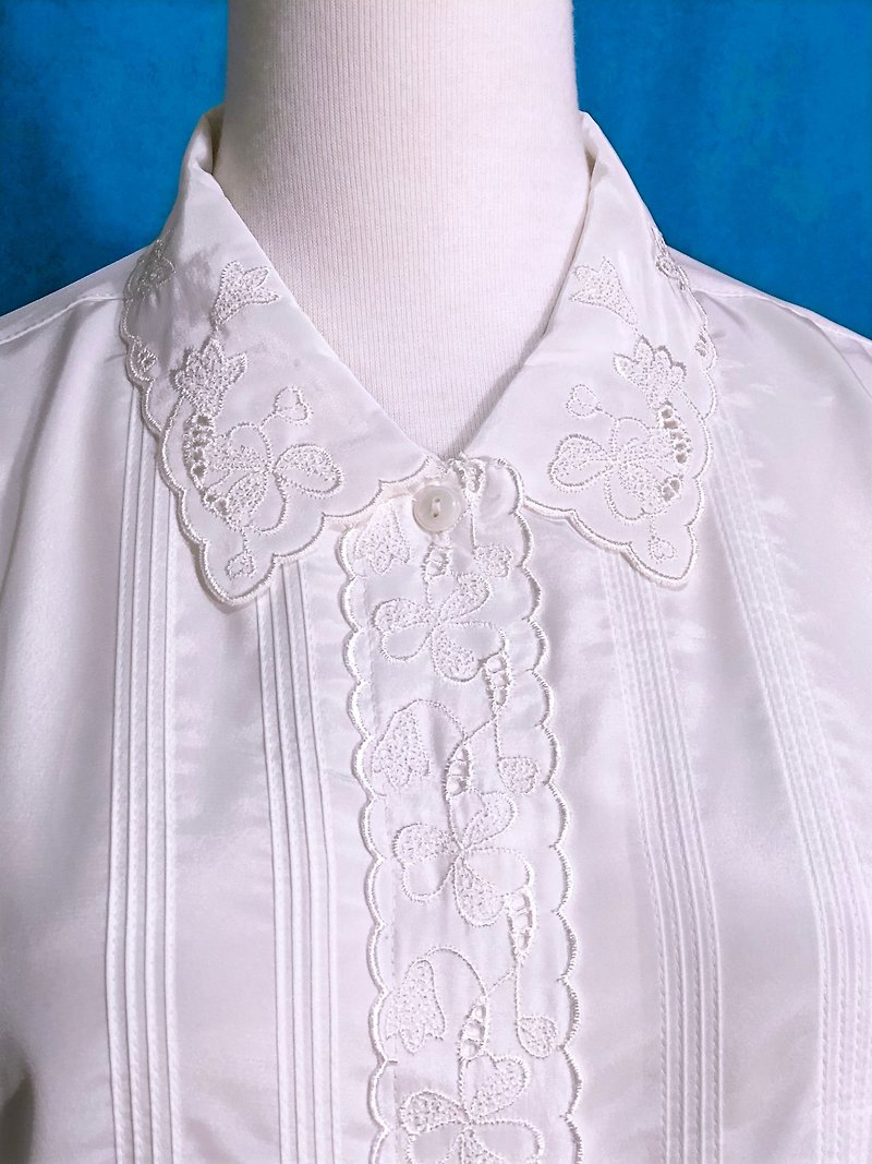 襟前刺繍ノースリーブヴィンテージシャツ/ VINTAGE - シャツ・ブラウス - ポリエステル ホワイト