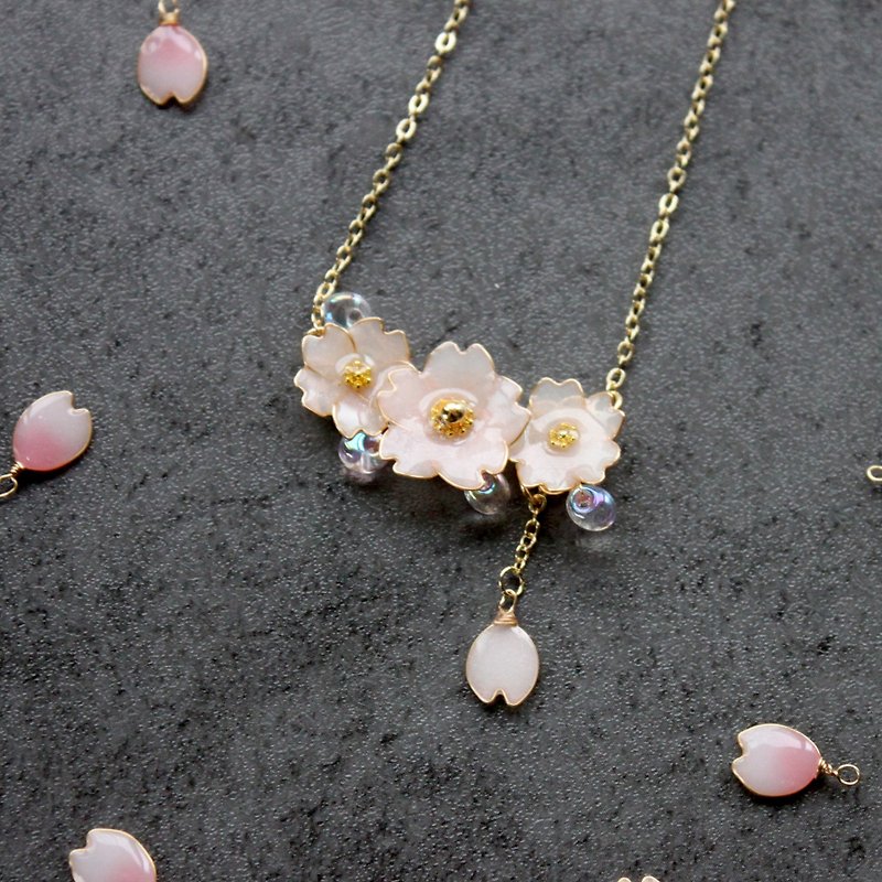 Cherry Blossom Necklace 14KGF Light Pink Cute Temperament Necklace - Necklaces - Resin Pink