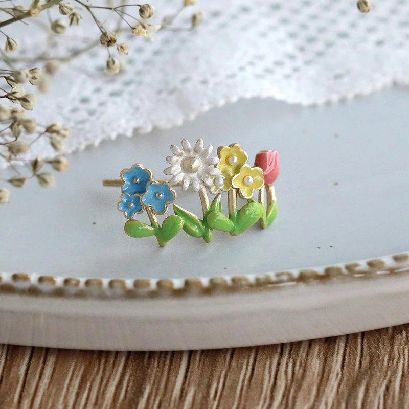 Garden ear cuff | Free packaging Japanese handmade jewelry flowers made in Japan Ayatorie - ต่างหู - ทองแดงทองเหลือง หลากหลายสี