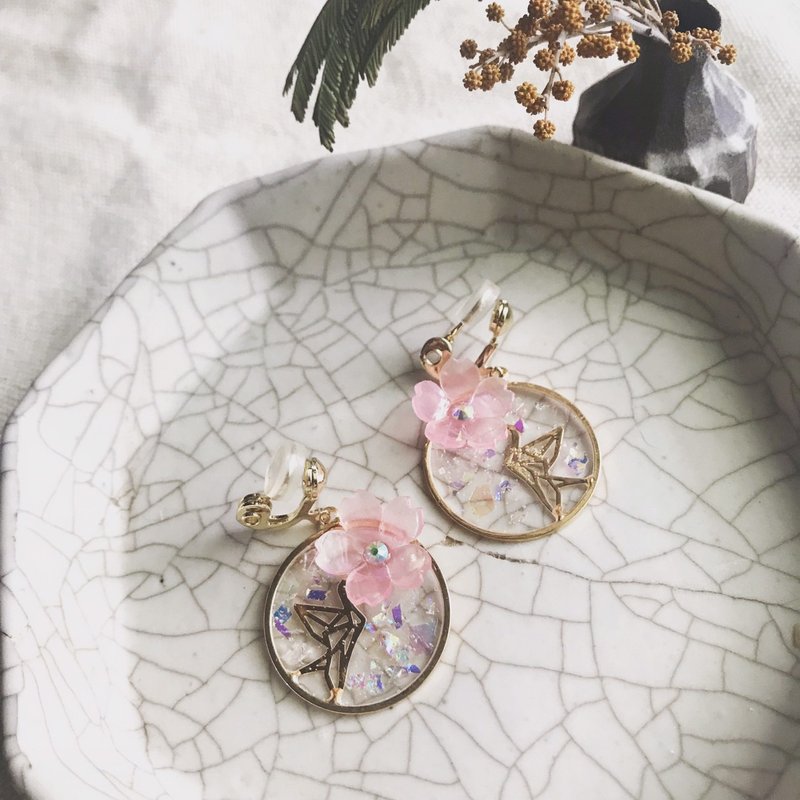 KOKONOE [Won Sakura] Transparent Resin Cherry Blossom Pendant Clip/Pin Earrings - Earrings & Clip-ons - Resin Pink