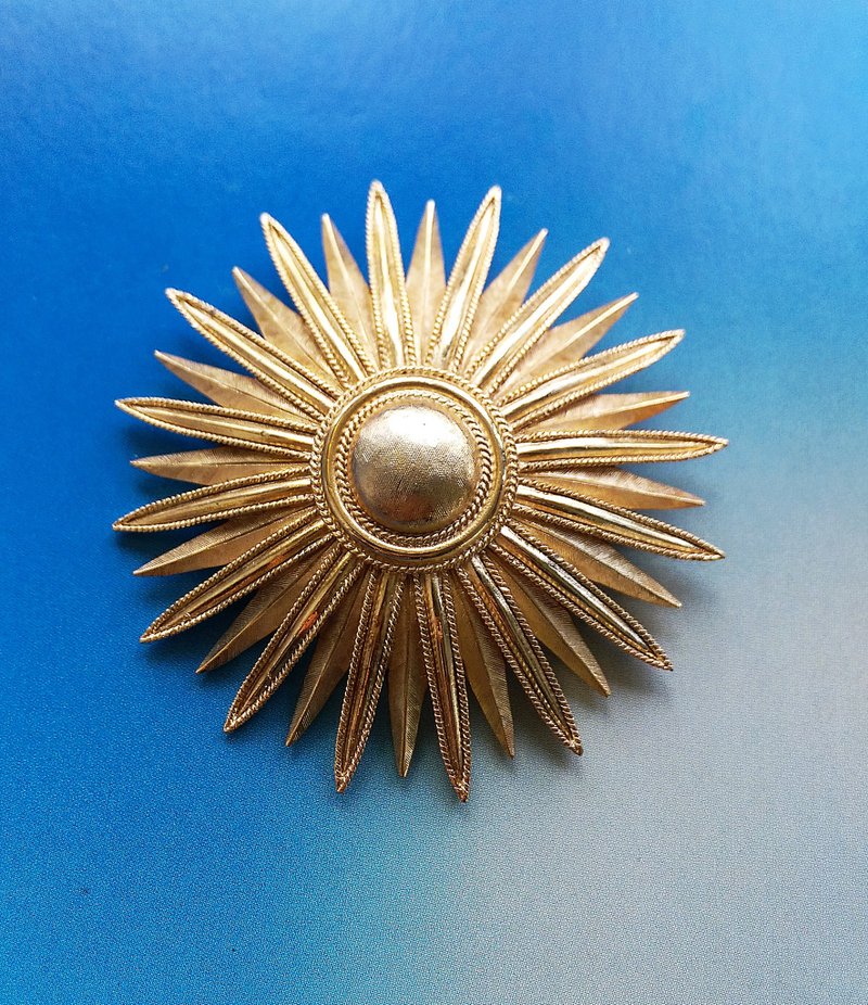 Vintage Jewelry 西洋古董飾品 TRIFARI 金色調 大朵花卉 別針 - 徽章/別針 - 其他金屬 金色