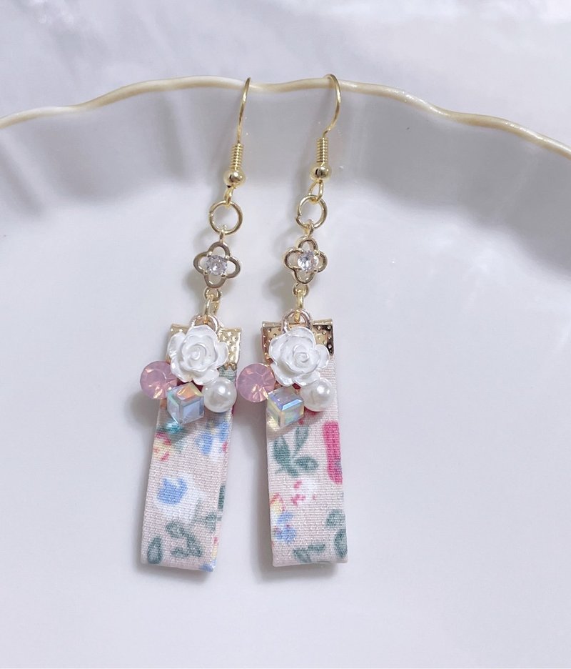 簡約氣質//粉花朵緞帶造型//玫瑰花水鑽墜飾14K保色耳環 - 手鍊/手環 - 其他金屬 