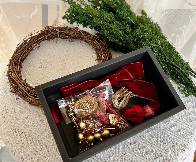 Christmas material package] Handmade material package for immortal cedar  Christmas wreath + teaching video - Shop piratedesign Plants & Floral  Arrangement - Pinkoi
