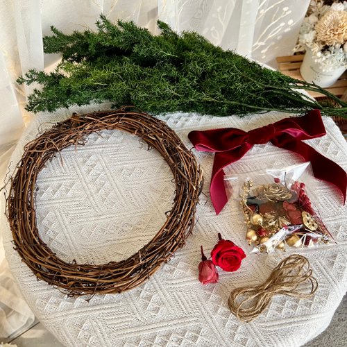 Christmas material package] Handmade material package for immortal cedar  Christmas wreath + teaching video - Shop piratedesign Plants & Floral  Arrangement - Pinkoi