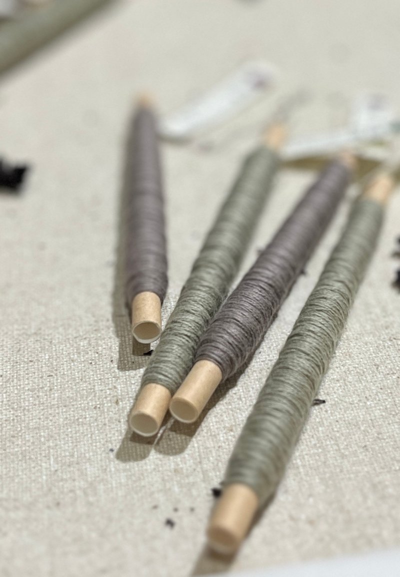 紫蘇葉染/五倍子染 -手工草木染刺子繡線 20/2 20/3 20/4 - 編織/刺繡/羊毛氈/縫紉 - 棉．麻 紫色