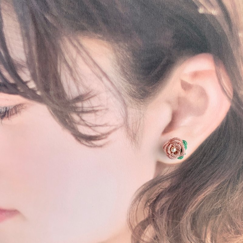 3-D rose Collection: Tatted rose earrings/ orange-pink / gift/ hypoallergenic - เครื่องประดับผม - ผ้าฝ้าย/ผ้าลินิน สึชมพู