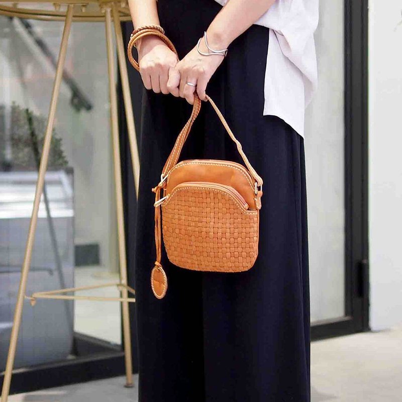 Japanese woven elegant arc-shaped side backpack Made by zucchero filato Japan - กระเป๋าแมสเซนเจอร์ - หนังแท้ 