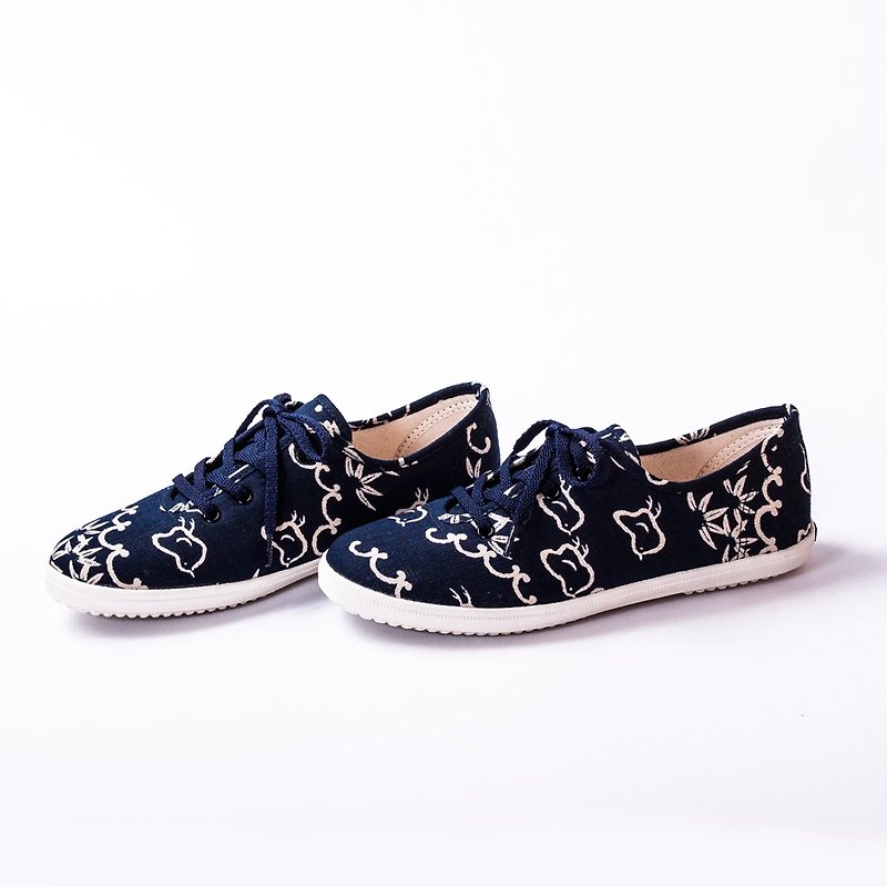 Lace-up casual shoes Flat Sneakers with Japanese fabrics Leather insole - รองเท้าลำลองผู้หญิง - ผ้าฝ้าย/ผ้าลินิน สีน้ำเงิน
