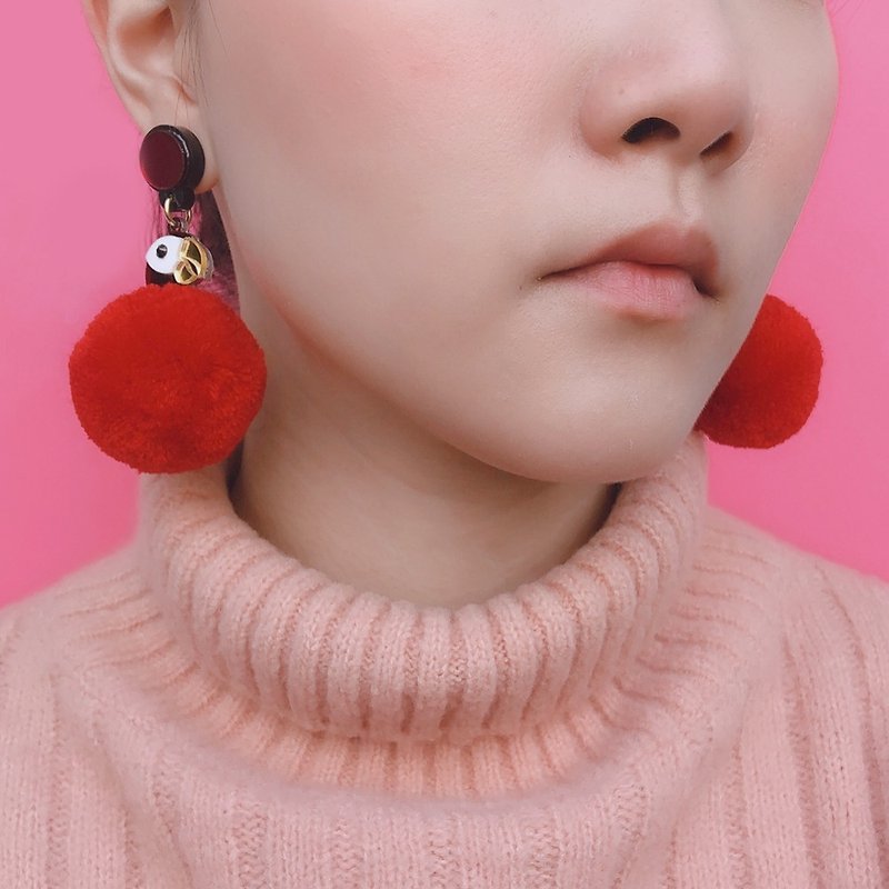 鸚鵡毛毛球耳環 - 耳環/耳夾 - 壓克力 紅色