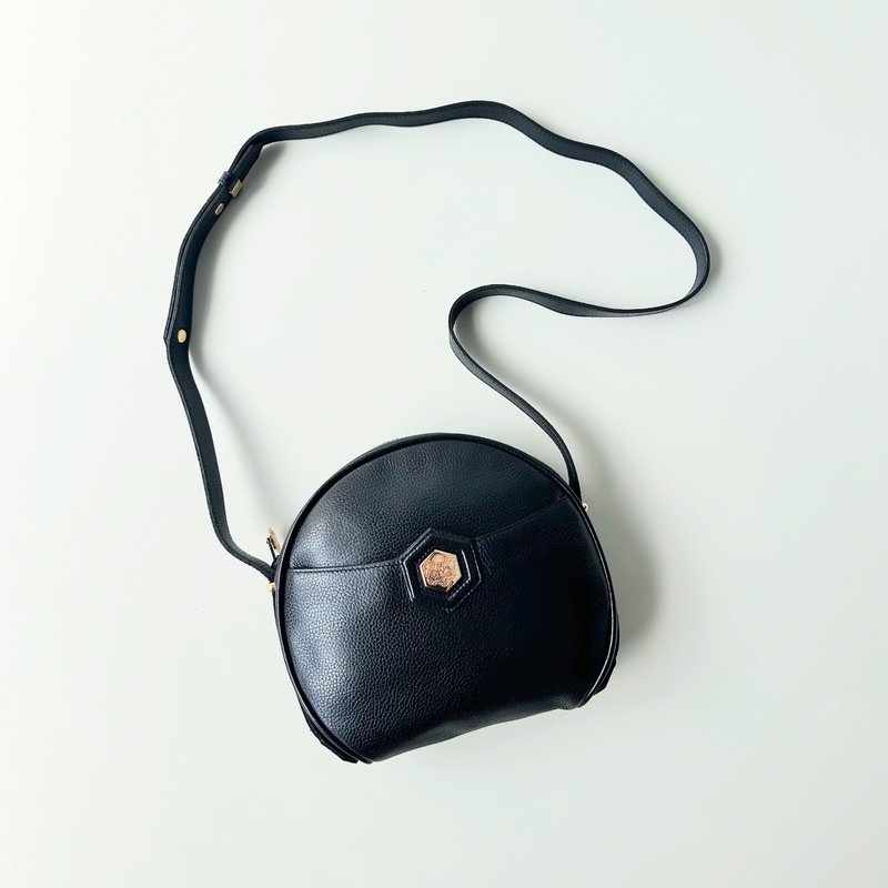 Old Bones Revillon black embossed side backpack D5 vintage - กระเป๋าแมสเซนเจอร์ - หนังแท้ สีดำ