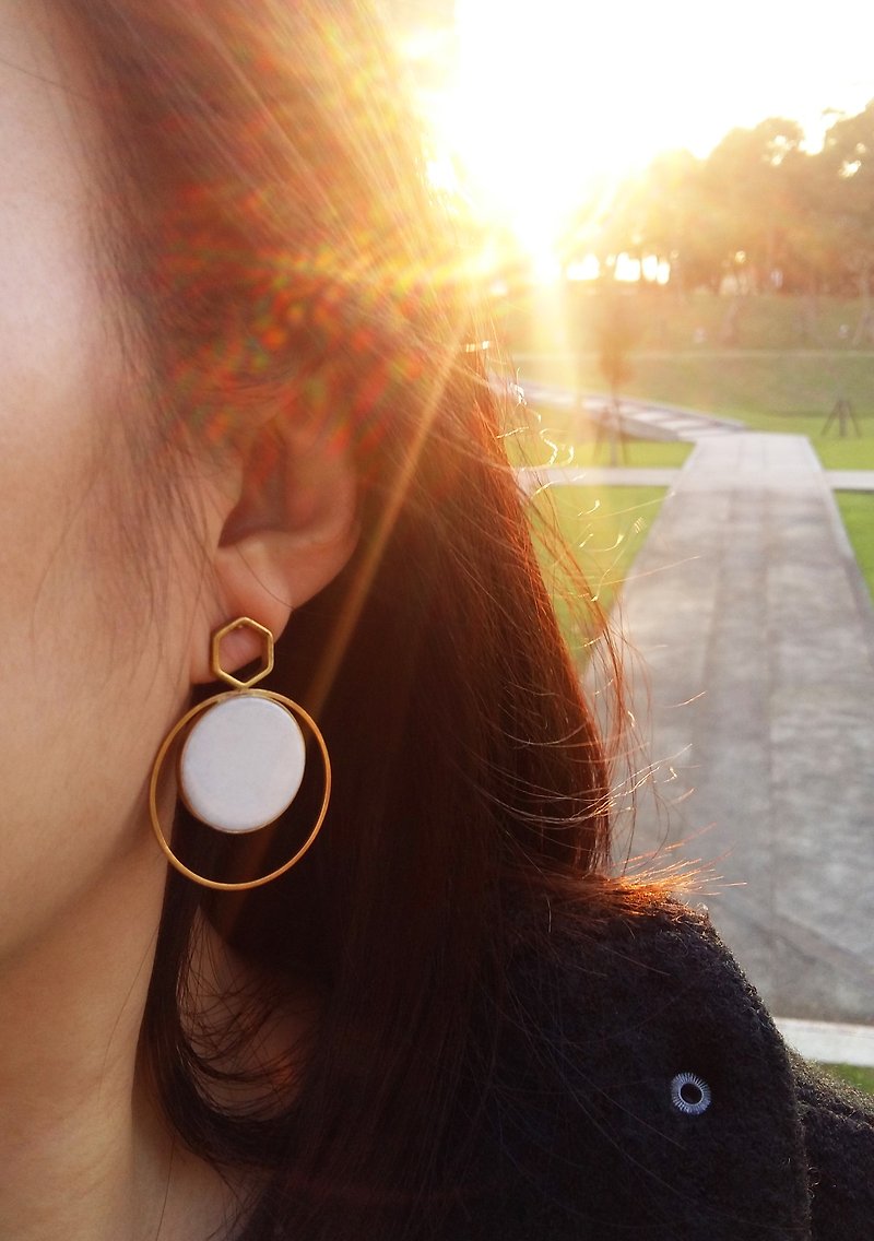 White Stone Geometric Earrings/ White - Handmade-Silver Ear Stud - Earrings & Clip-ons - Other Metals White