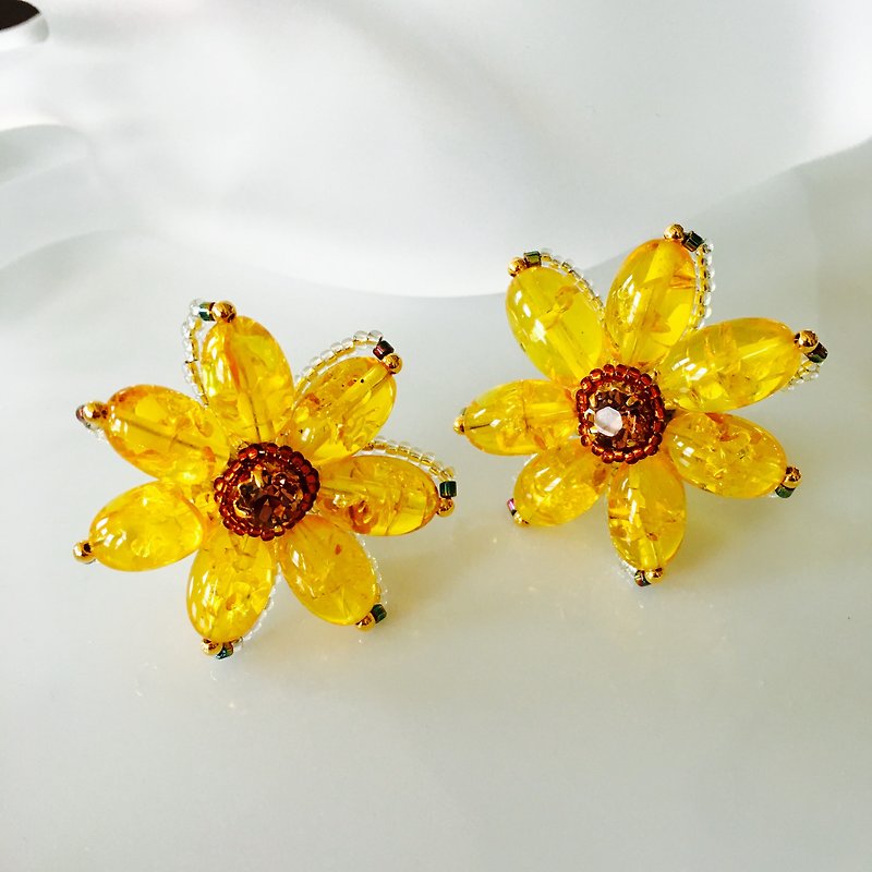 向日葵 earrings〜sunflower〜Amber〜琥珀〜 - 耳環/耳夾 - 寶石 黃色