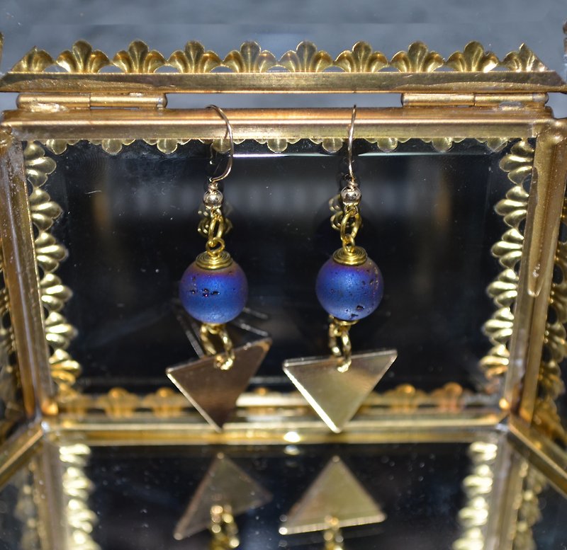 Night Blue Star River Opening Agate Falling Triangle Earrings - ต่างหู - โลหะ สีทอง