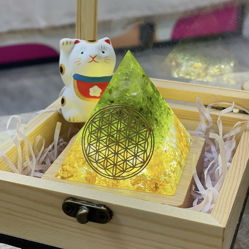 【白水晶+橄欖石+黃水晶】奧根能量塔Orgonite (6cm/5cm) - 擺飾/家飾品 - 水晶 綠色