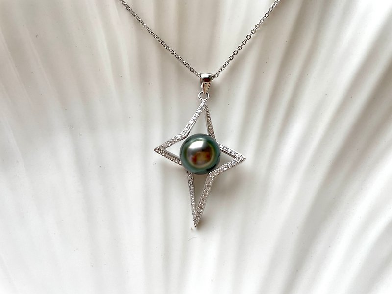 Holiday gift Polaris ~ natural seawater pearl Tahitian black pearl malachite green pendant with Silver - เข็มกลัด - ไข่มุก สีดำ