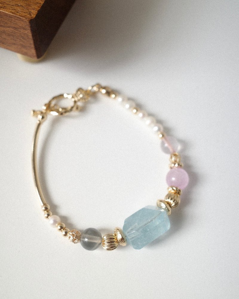 Fairy tale-Aquamarine design bracelet - สร้อยข้อมือ - คริสตัล สึชมพู