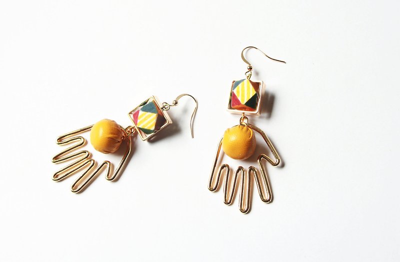 The palm of your earrings - Earrings & Clip-ons - Wood Yellow