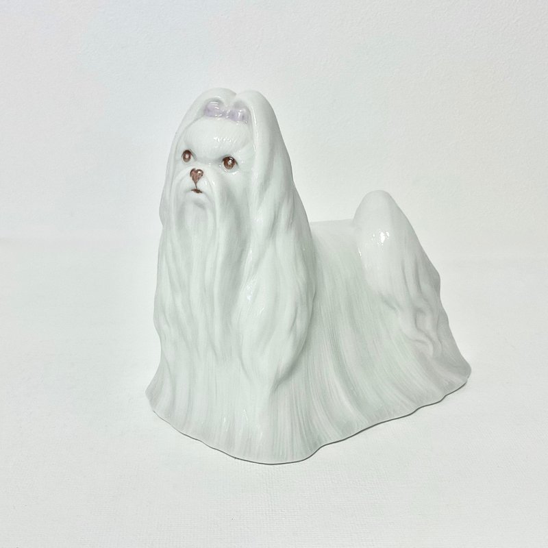 手描きのマルチーズのフィギュリン(ラベンダー色のリボン) - 擺飾/家飾品 - 瓷 白色