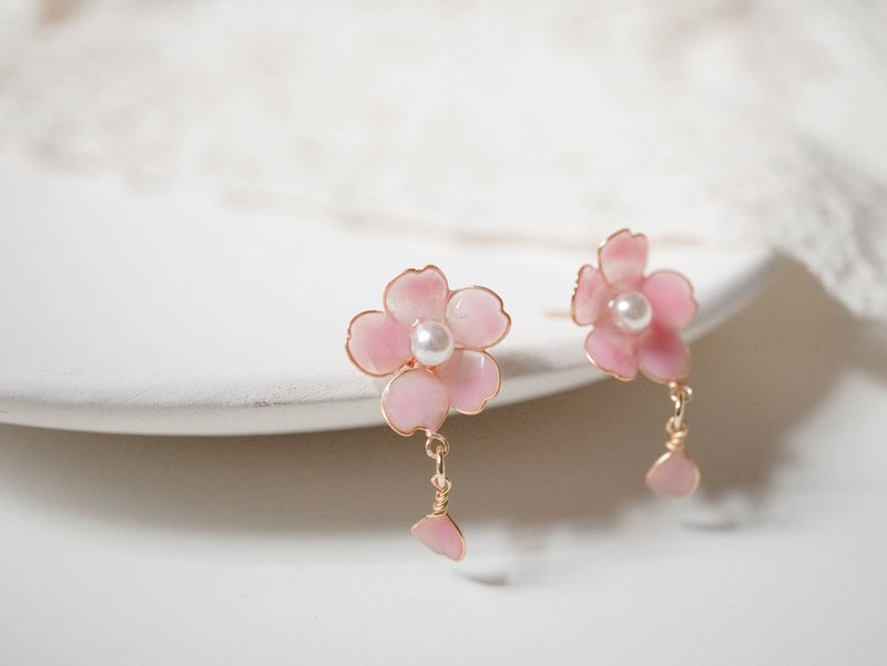 [Flower temperature] Beside cherry blossoms. Earrings/ Clip-On - ต่างหู - โลหะ สึชมพู