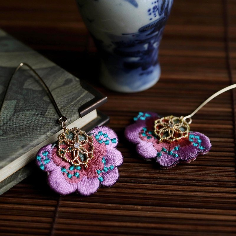 訂做  丁香紫   迷人氣息  刺繡耳環 - 耳環/耳夾 - 繡線 紫色