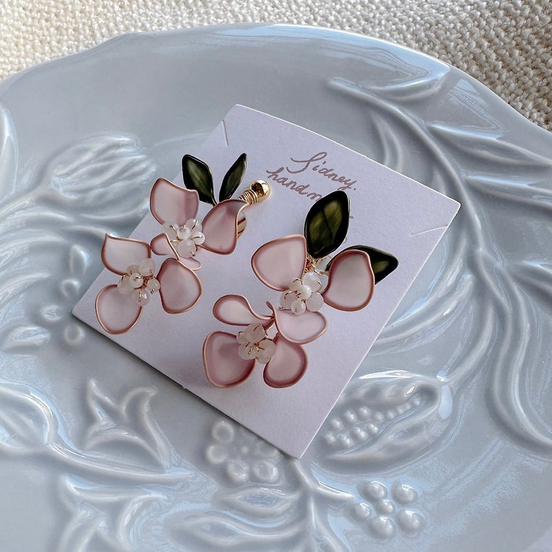Vine flower earrings - Earrings & Clip-ons - Resin Pink