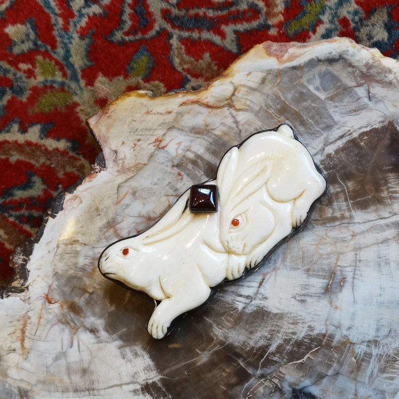 Amy Kahn Russell two rabbits silver brooch & pendant top - 胸針 - 其他金屬 白色