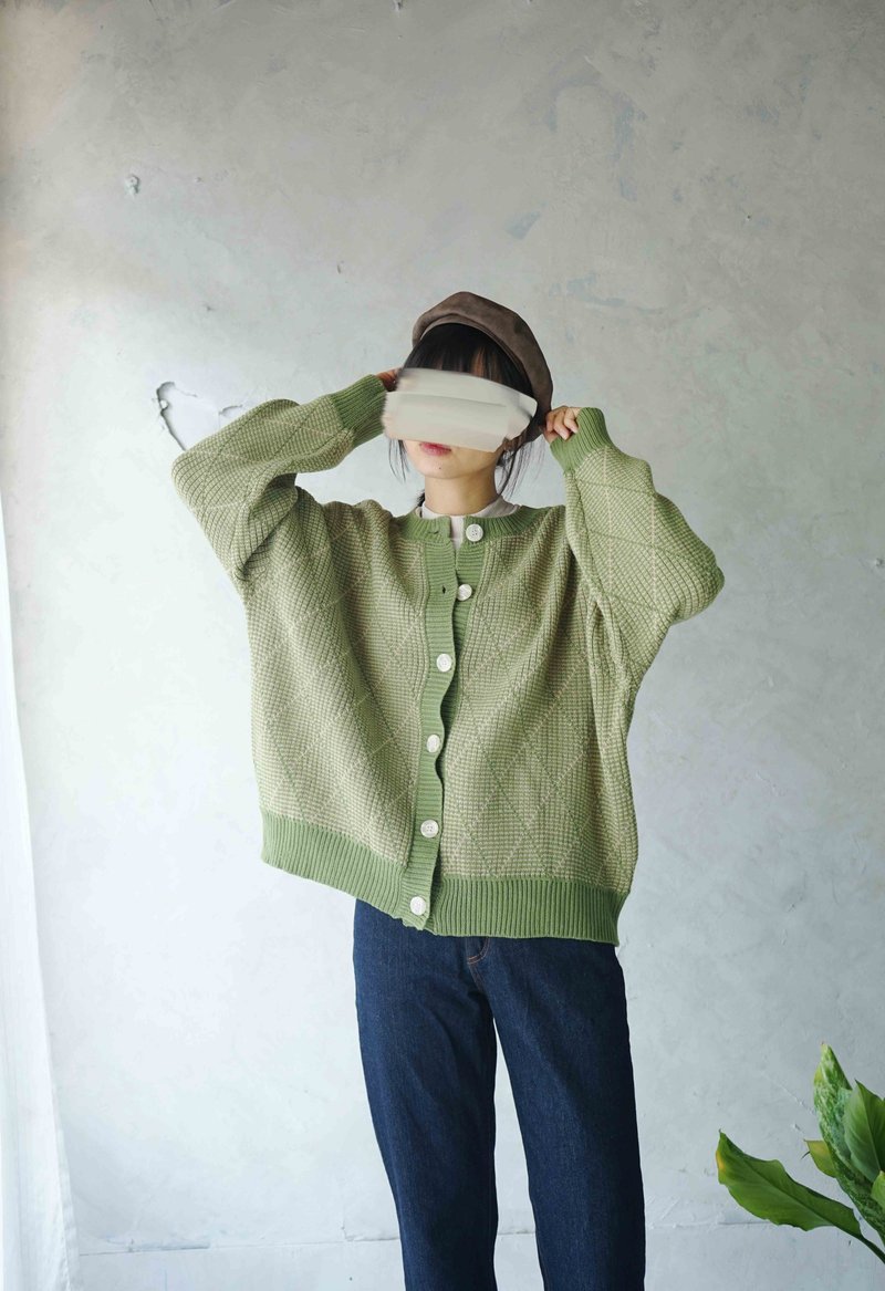 Treasure hunt vintage-fresh grass green rhombus jacquard skin-friendly cardigan knitted jacket - สเวตเตอร์ผู้หญิง - เส้นใยสังเคราะห์ สีเขียว