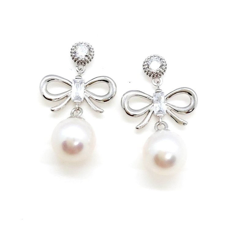 形をしたスターリングシルバーの蝶結び淡水真珠のスターリングシルバーのイヤリング - ピアス・イヤリング - 真珠 