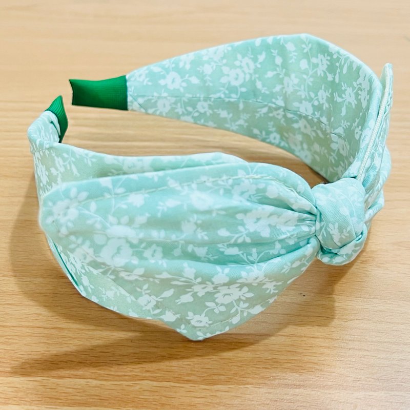 MOYA wide handmade headband floral lake green - เครื่องประดับผม - ผ้าฝ้าย/ผ้าลินิน สีน้ำเงิน