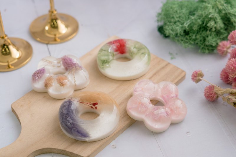 [Class for 1 person] Donut fragrance brick course/dry flower fragrance experience/make 2 works at a time - เทียน/เทียนหอม - ขี้ผึ้ง 