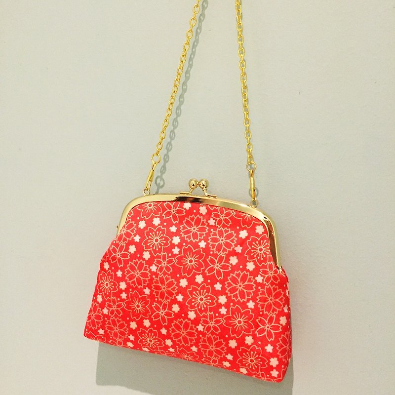 Original Print Japanese traditional pattern kiss lock petit party bag SAKURA - กระเป๋าเครื่องสำอาง - เส้นใยสังเคราะห์ สีแดง