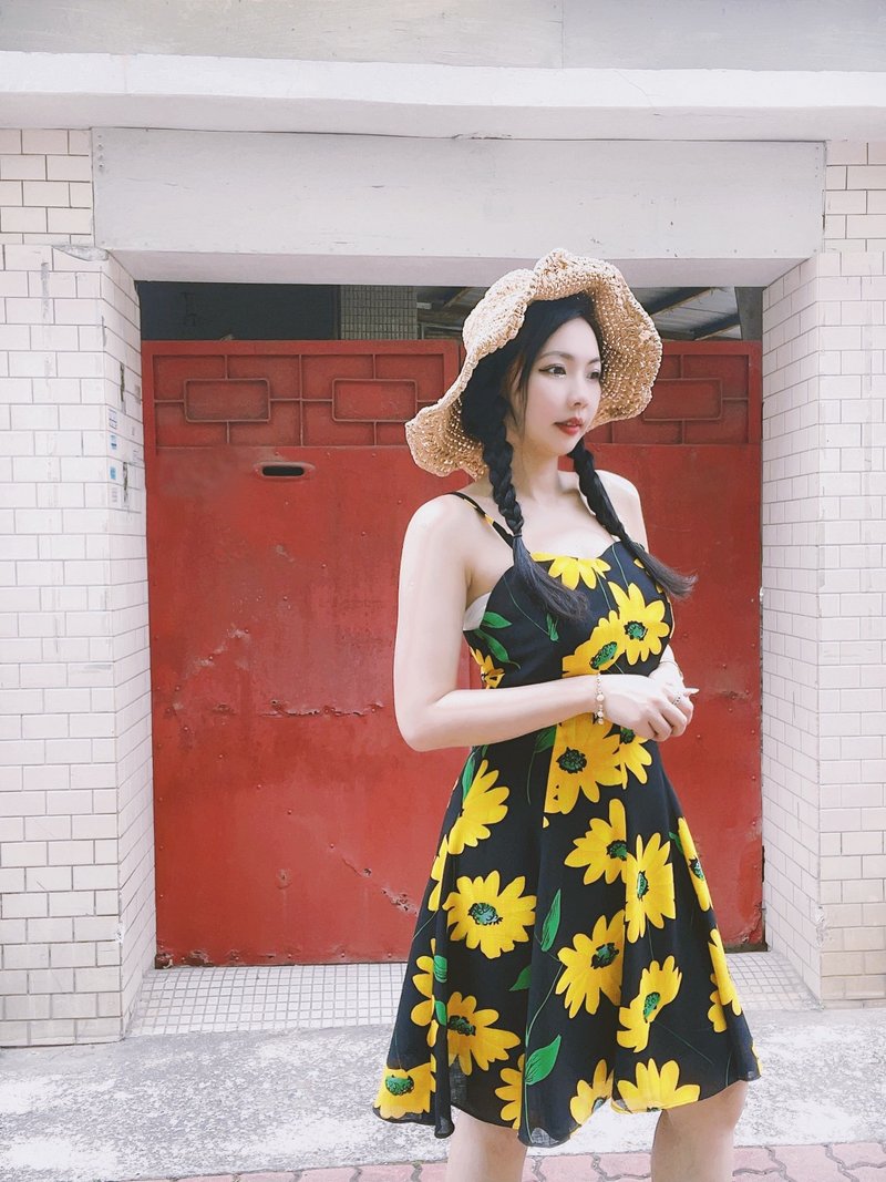 Sunflower thin shoulder summer sunny love girl spinning one-piece dress dress A-line skirt long skirt dress - ชุดเดรส - เส้นใยสังเคราะห์ สีดำ