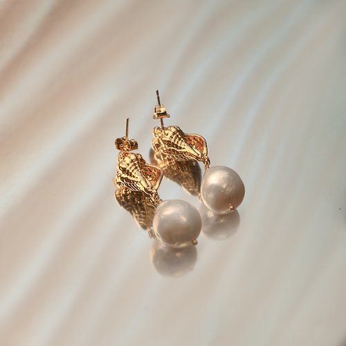 COCONUTSEA 椰子海飾品 貝殼與珍珠海洋邂逅耳環 Seashell and Pearl Earrings