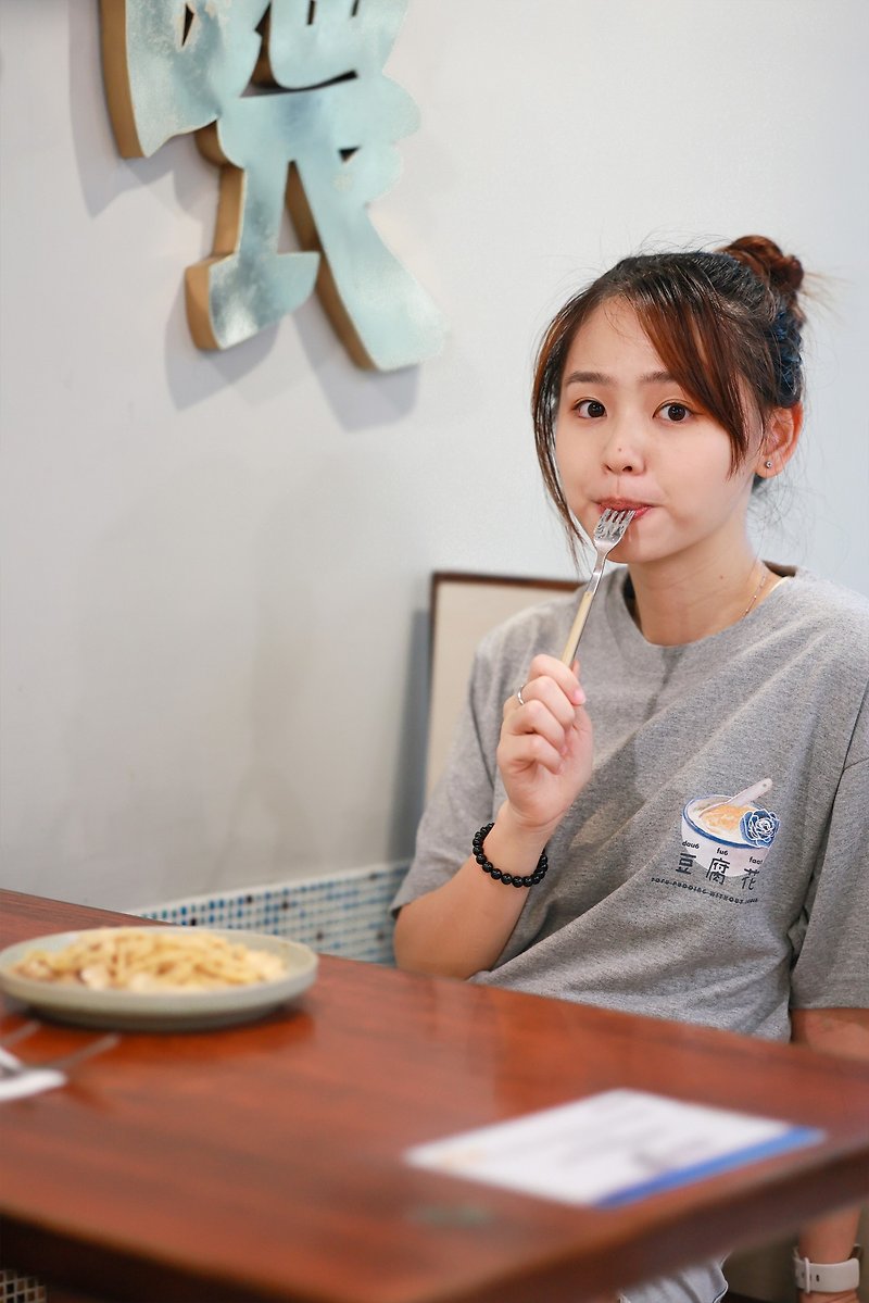 豆腐プリン Tシャツ - トップス ユニセックス - コットン・麻 グレー