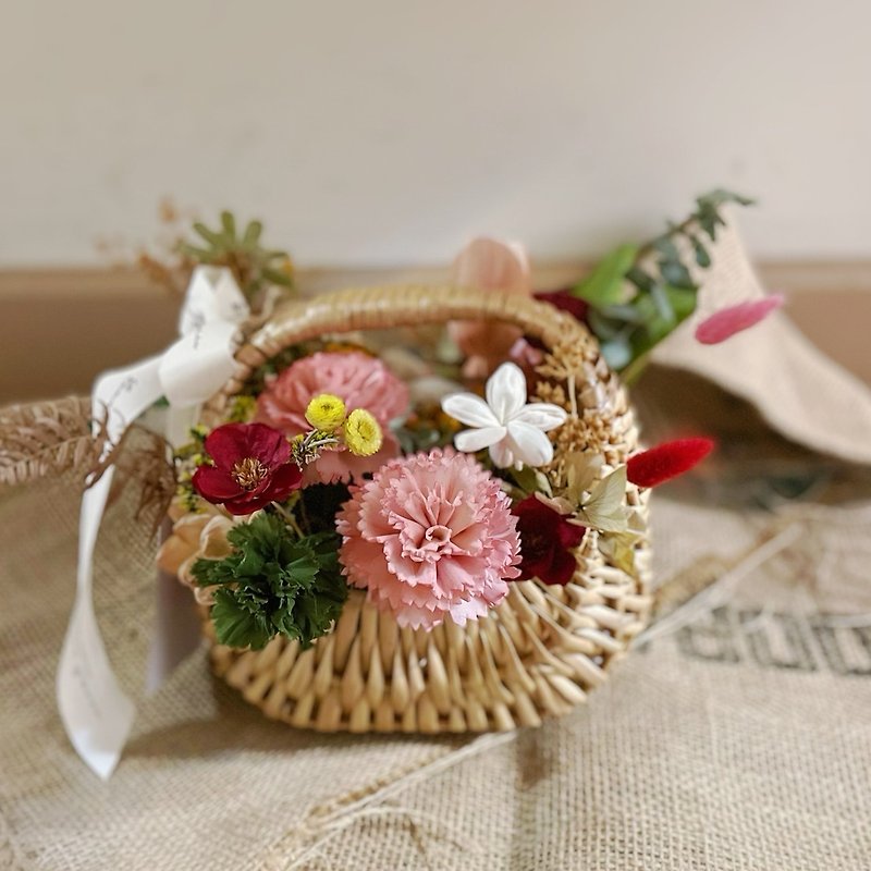 [Mother's Day Flower Gift] Pink Carnation Flower Basket/Eternal Flower Gift/Table Flower/Flower Basket/Home Decoration - ช่อดอกไม้แห้ง - พืช/ดอกไม้ 