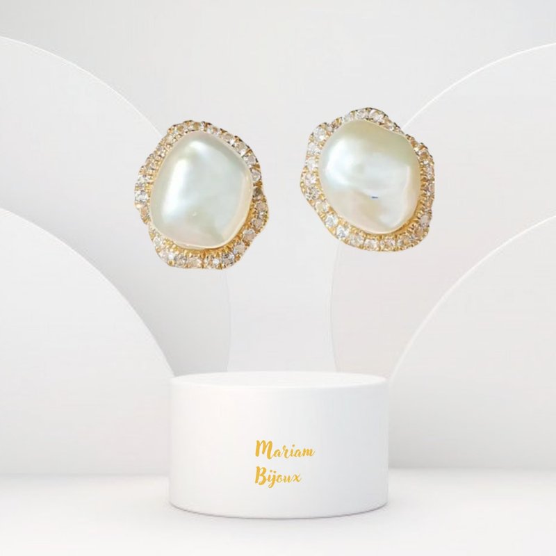 Keshi pearl earrings surrounded by White topaz, Silver 925 yellow gold plated case. - 耳環/耳夾/耳骨夾 - 珍珠 白色