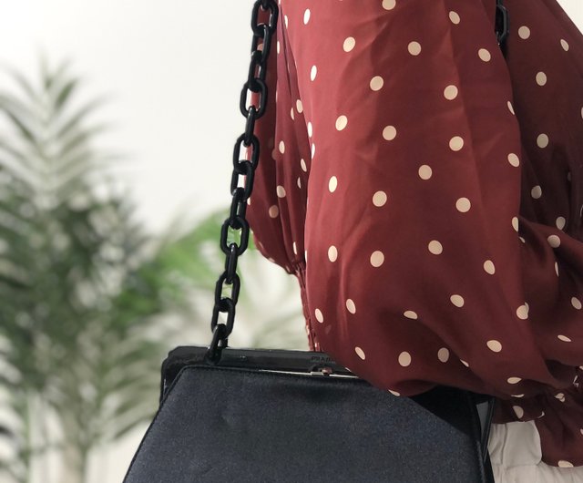 日本直送名牌中古包】PRADA プラダロゴサテンプラチェーンがま口